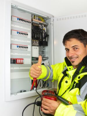 Срочный вызов электрика на дом круглосуточно Срочный вызов электрика на дом круглосуточно